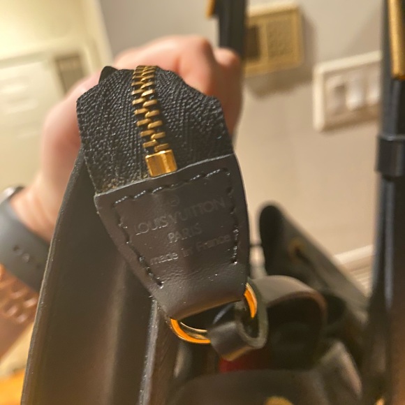 Authentic Vintage Black Epi Leather Drawstring Shoulder Purse - Picture 13 of 15